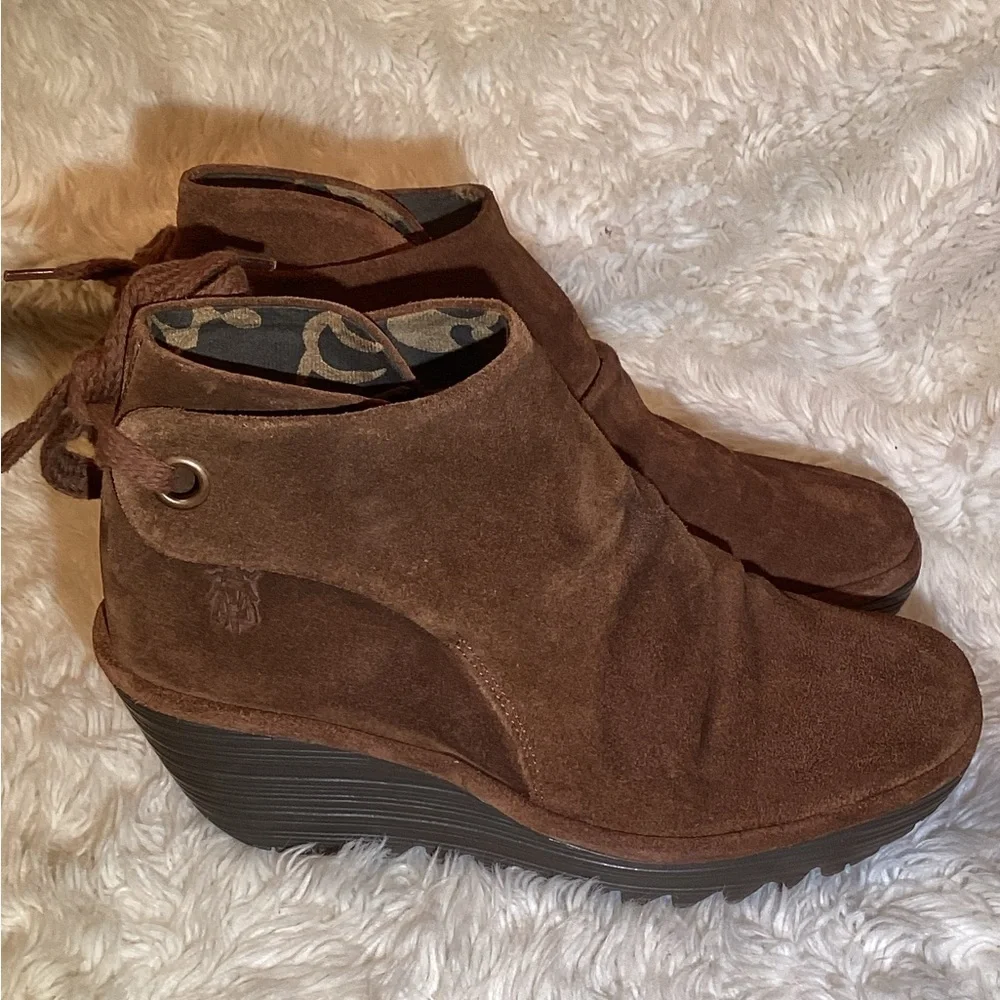 Fly London yebi womens  Brown Sued Boots size 8